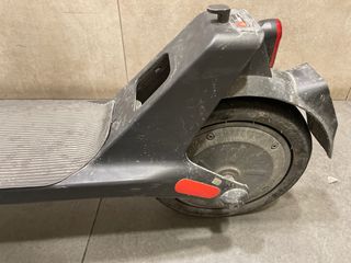 Patinete eléctrico negro