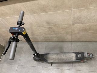 Patinete eléctrico negro