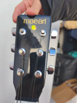 Guitarra Acústica con Correa