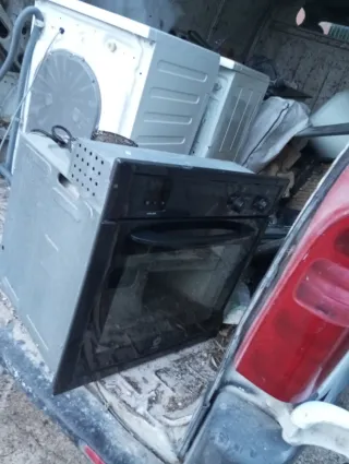 Lavadora blanca y horno va perfecto