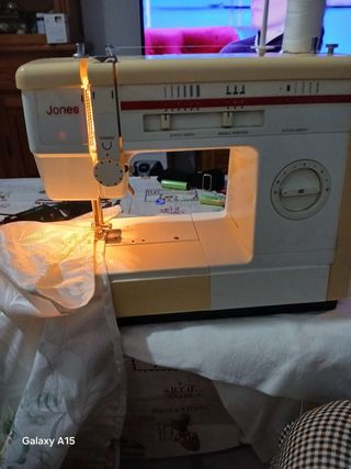 Máquina de coser Jones