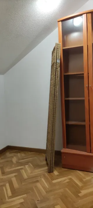 Biombo de madera trenzada