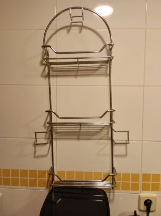 Estantería de metal plateada