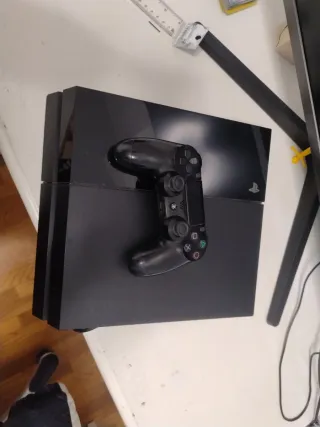 PS4 (PlayStation 4) Negra + Mando