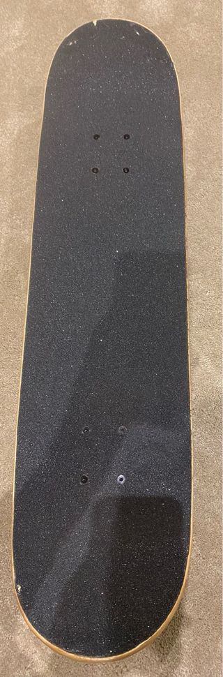 Monopatín con diseño de lobo