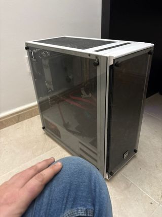 Torre PC Gaming Blanca y Negra