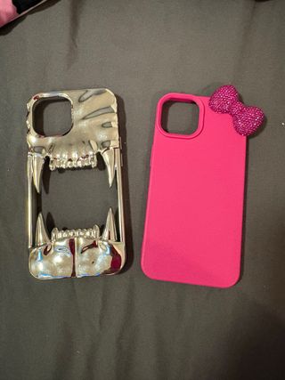 Funda iPhone 13 Diseño Calavera y Lazo Rosa