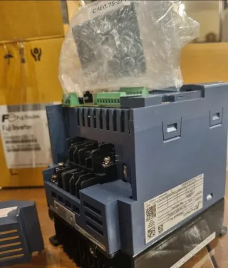 Inverter Fuji Electric FRN0006C2E-7E
