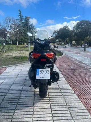 Yamaha XMAX 300 gris 2020