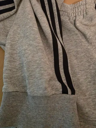 Pantalón chándal Adidas gris