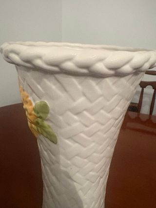 Jarrón de porcelana con girasoles