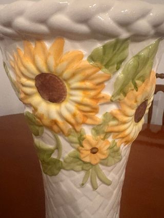 Jarrón de porcelana con girasoles