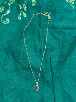 Collar y pendientes trébol dorado