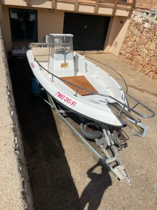 Barco a motor JUNAMU con remolque