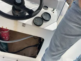 Barco a motor JUNAMU con remolque