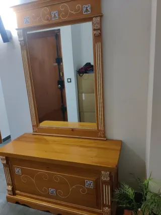 Baúl, arcón de madera maciza con espejo