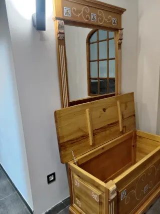 Baúl, arcón de madera maciza con espejo