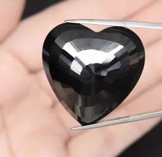 Espinela Negra Corazón