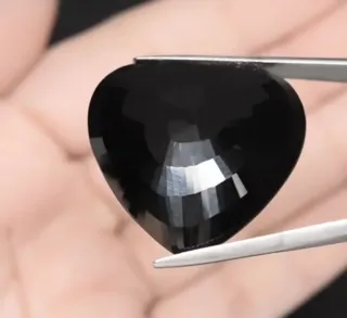 Espinela Negra Corazón