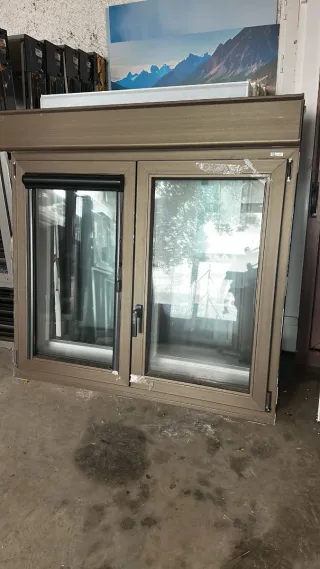 Ventana doble con persiana
