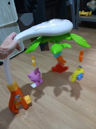 Móvil musical con luz para cuna