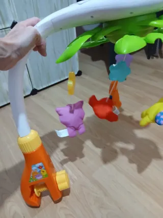 Móvil musical con luz para cuna