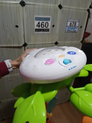 Móvil musical con luz para cuna