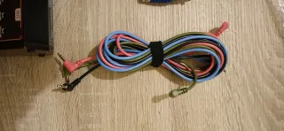 Sintetizador Behringer Neutron Rojo