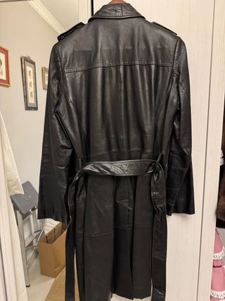 Gabardina de Piel Negra