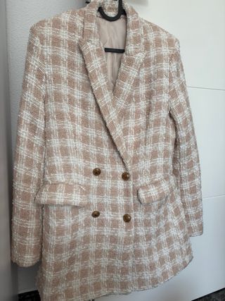 Chaqueta de cuadros beige y blanco