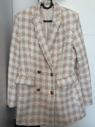 Chaqueta de cuadros beige y blanco