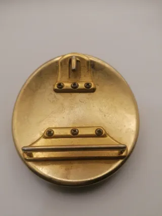 Fibbia berbera dorata con pietra ambrata