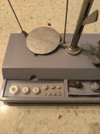 Balanza de precisión antigua