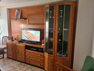 Mueble de salón madera y cristal