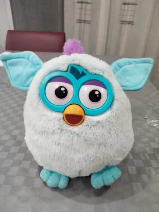 Peluche Furby blanco y azul
