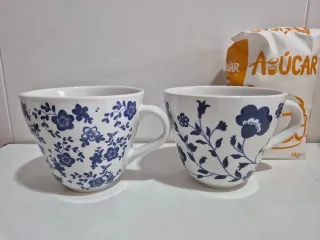 Dos tazas grandes Ikea florales