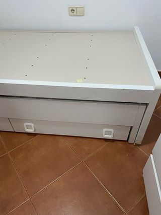 Cama nido blanca y marrón