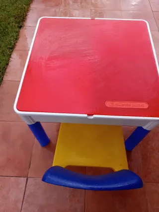 Mesa y silla de juegos infantil