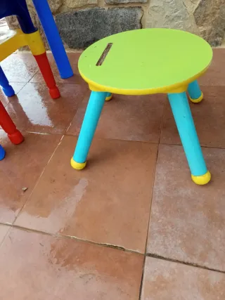 Mesa y silla de juegos infantil