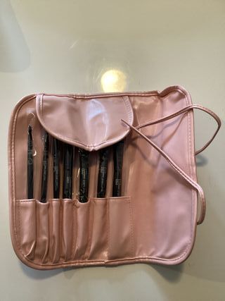 Estuche maquillaje enrollable rosa o negro