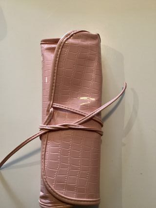 Estuche maquillaje enrollable rosa o negro