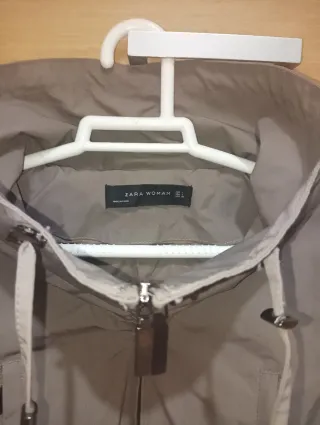 Chaqueta chubasquero gris