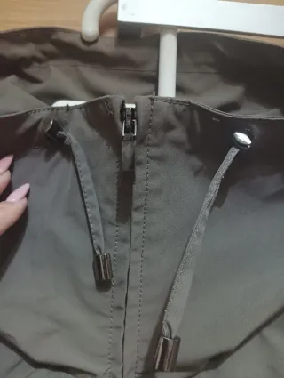 Chaqueta chubasquero gris