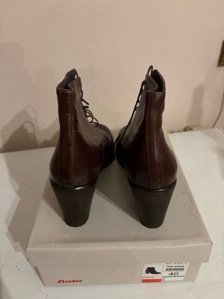 Stivaletti Bata Marroni con Lacci