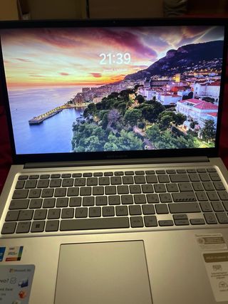COMPUTER ASUS NUOVO usato si e no sei volte