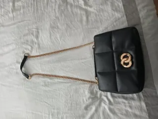 Bolso fiesta acolchado negro y dorado