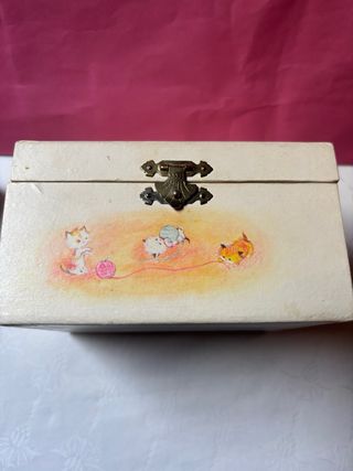 Carillon vintage bambina e gattini