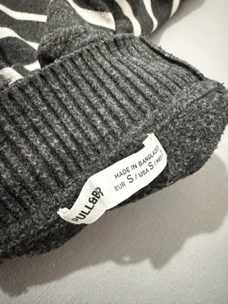 Camisola justa malha gola riscas