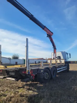 Camion con grua