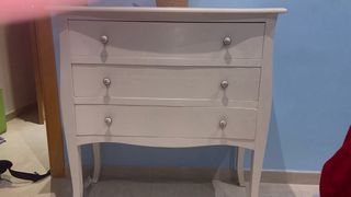 Mesitas de noche y cómoda de madera